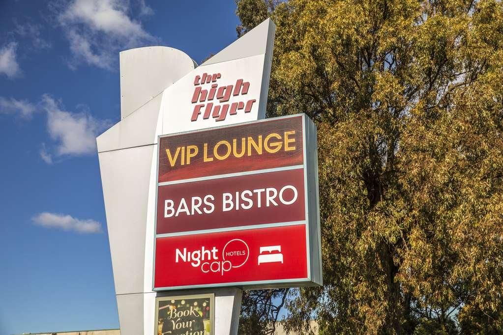 Nightcap At High Flyer Hotel Банкстаун Екстериор снимка